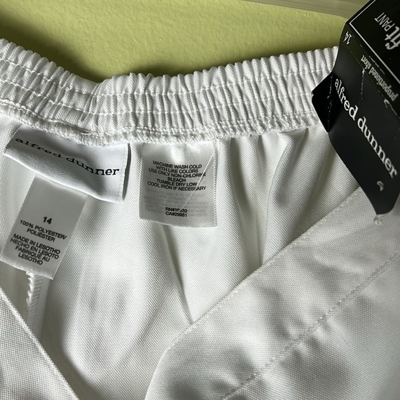 Alfred dunner elastic in waist White Pants. - Picture 5 of 7